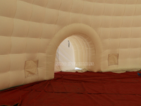Tente dôme gonflable igloo géant blanc de 18m avec 3 entrées pour les fêtes en plein air N événements de l'usine d'igloo gonflable de Chine