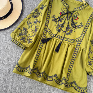 Camicia di lino con lacci ricamati in stile etnico Vintage per la nuova maglia artistica da <span class=keywords><strong>donna</strong></span> con scollo a V manica a sette quarti - Product Image 4