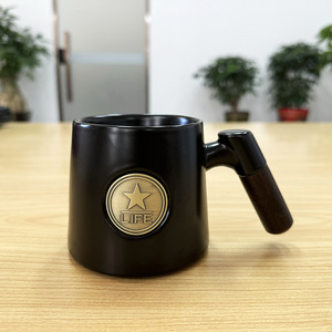 Mug en céramique avec poignée en bois, logo Black Star Life, cadeau de bureau, mugs en porcelaine, cadeaux d'affaires - Product Image 1