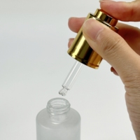 15ml 30ml 2oz personnalisé prix de gros cylindre bouton-poussoir flacons en verre compte-gouttes pour l'huile essentielle de barbe cheveux