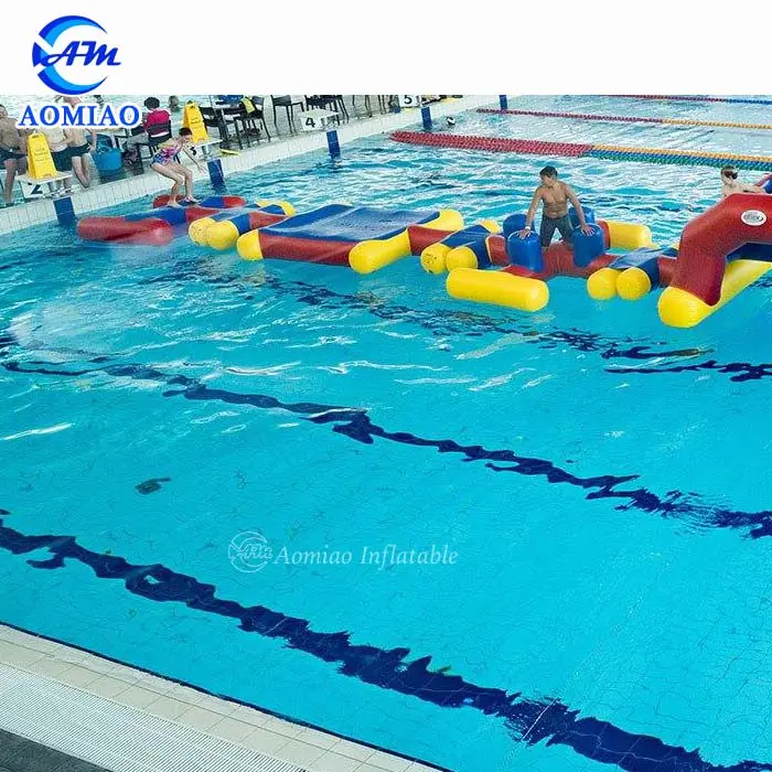 O curso inflável do obstáculo da água do parque flutuante para piscina