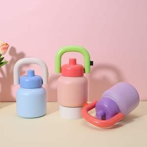 Bouteille isotherme sport en acier inoxydable à double paroi de 1000 ml avec logo personnalisé, poignée facile à transporter et couvercle à <span class=keywords><strong>paille</strong></span> – Modèle mignon - Product Image 1