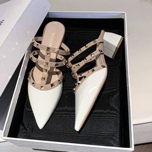 Nouvelles chaussures à talons hauts à bout pointu avec paillettes, dessus en cuir véritable noir, semelle extérieure en caoutchouc, respirantes, confortables, antidérapantes, exsudent de l'élégance - Product Image 1