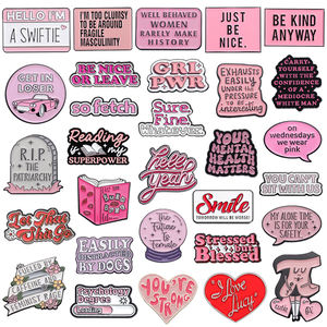 31種類のピンクの英語文字メタルエナメルピン、漫画のハート、幾何学模様、フェミニストブローチバッジ、ファッションジュエリーギフト、女の子、女性向け - Product Image 1