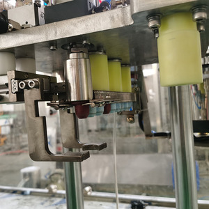 Full Auto Gin Rhum vin rouge Vodka Whisky <span class=keywords><strong>Bordeaux</strong></span> Machine de remplissage et de capsulage de bouteilles en verre Ligne de production - Product Image 6