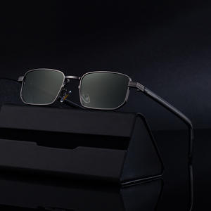 Lunettes de soleil carrées de luxe pour hommes, protection UV400, monture en métal et plastique, verres PC noirs, style haut de gamme pour l'extérieur - Product Image 2