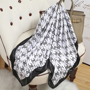 Pañuelo Largo Ligero de Poliéster Flora para Mujer - Accesorio de Moda para Uso Diario en Todas las Estaciones - Product Image 4