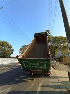 Camión Volquete Usado HOWO 8*4 Precio Económico Excelente Rendimiento Camión Volquete Usado HOWO en Venta - Product Image 4