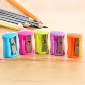 براية صغيرة الحجم رخيصة للأطفال 6 ألوان مختلطة صندوق معبأة بشكل بارد براية قلم رصاص