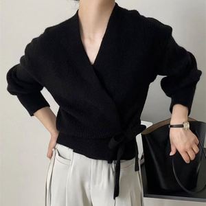 Cardigan en tricot pour femme, style rétro français, anti-boulochage, design amincissant, avec logo frontal - Product Image 3