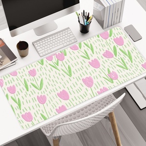 Alfombrilla de teclado grande personalizada con diseño de tulipán, superficie de tela suave, base de goma impresa, alfombrilla de ratón para juegos. - Product Image 1