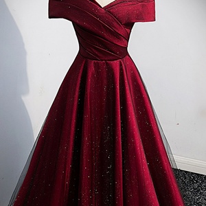 Robe de soirée/bal de promo en satin polyester bordeaux, coupe empire, épaules dénudées, pour mariage et cérémonie de remise des diplômes - Product Image 2