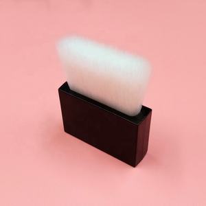 Rich sky — petite brosse compacte et carrée noire, Blush, marque privée, nouvelle collection - Product Image 1