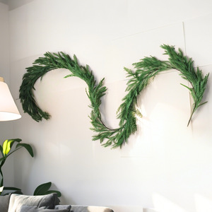 Aiguilles de pin simulées bandes de rotin en caoutchouc souple tenture murale décoration de <span class=keywords><strong>plante</strong></span> verte de Noël décoration de style forestier - Product Image 3