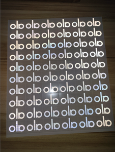 Yoga Reflecterende Op Maat Bedrukte Etiketten Met Hoge Zichtbaarheid Kleding Warmteoverdracht Lasergesneden Wasbaar - Product Image 4