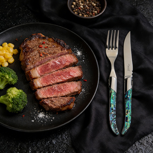 Set di Sei Coltelli da Bistecca Seghettati Laguiole in Acciaio Inox Inciso, Coltello e Forchetta Multiuso per Affettare Carne per Ristoranti - Product Image 1