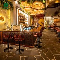 Moontree, fournisseur de mobilier de salon moderne pour les zones de réception et de bar, comptoirs et sièges de bar pour l'hôtellerie commerciale