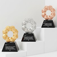 Nouveau Trophée 2025 Personnalisé Haut de Gamme Créatif pour l'Honneur d'Entreprise, Commémoratif pour Employé Exceptionnel, en Cristal et Métal Gravé à la Main