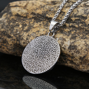 Yunnique – collier avec pendentif animal en acier inoxydable pour hommes, design tête de loup Viking, bijoux cadeau, chaîne 3.0x60CM - Product Image 3