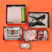 Accesorios de Maquillaje y Ropa, Materiales Reciclados, Laminación Mate, Moda Personalizable, Cinta Rosa, Logotipo Dorado Rosa, Caja de Regalo Plegable