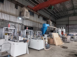 DAKIOU 12T Automatische Vier-Säulen-Hydraulikpresse PLC-gesteuert für Lager, Zahnräder, Druckbehälter, Aluminiumfolie, Backbleche - Product Image 4