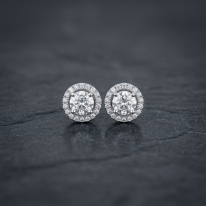 Petites boucles d'oreilles en diamants naturels en or blanc 14 carats, 0,60 CTW, couleur F-G, diamants ronds VS-SI, bijoux décontractés pour tous les jours - Product Image 1