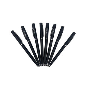Stylo publicitaire fin en plastique avec logo Hilton, stylo à bille personnalisé pas cher, noir - Product Image 1