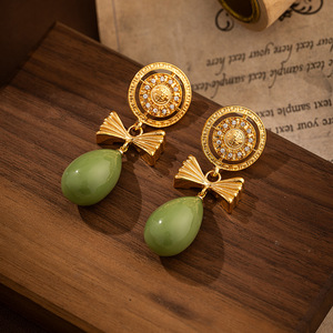 Pendientes de perlas de bronce Retro Vintage para mujer, aretes geométricos exagerados de estilo de corte palaciego - Product Image 3