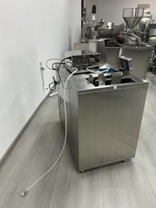 เครื่องบรรจุและปิดผนึกซองสำเร็จรูปอัตโนมัติเต็มรูปแบบสำหรับบรรจุน้ำผลไม้บลูเบอร์รี่ ส้ม นม น้ำ และของเหลวอื่นๆ ในรูปแบบซอง - Product Image 5