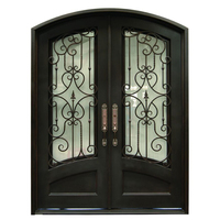 Porte d'entrée moderne et raffinée à double battant en fer forgé et acier, anti-effraction, avec grille décorative à motifs bouclés, pour villa