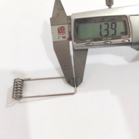 Ressort de torsion pour downlight en acier nickelé, longueur 55 mm, largeur 16 mm, diamètre extérieur de la bobine 9,1 mm, avec clip et capuchon en caoutchouc, charge de 7 lb