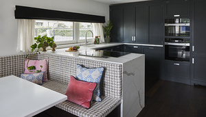 Set di Mobili da <span class=keywords><strong>Cucina</strong></span> di Lusso Personalizzati in Legno Massello Ecologico Impermeabile di Acero e Rovere Bianco con Isola e Panche da Bar - Product Image 6