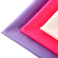 Tissu 100% polyester Doublure en taffetas 170t 190t 210t Imperméable Surface de l'parapluie Technique de tissage Léger Teint uni Imprimé