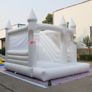 Château gonflable <span class=keywords><strong>Minnie</strong></span> pour extérieur, écologique, capacité 480 kg, garantie 2 ans, idéal pour mariages et événements. - Product Image 3