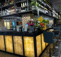 Comptoir de bar à vin en surface solide de style occidental moderne pour usage commercial, idéal pour les bars à domicile, les hôtels et les centres commerciaux