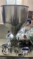 Machine automatique de remplissage et de dépose de garnitures (lait, eau, œufs) pour gâteaux, beignets et pains