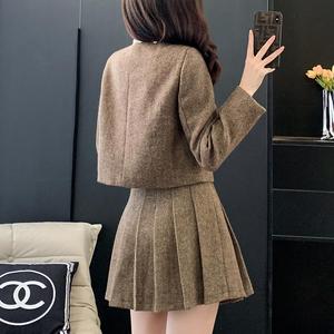 Personnalisé pur polyester décontracté <span class=keywords><strong>kaki</strong></span> couleur unie automne col rond bouton poche Blazer femmes Mini jupe plissée Tweed <span class=keywords><strong>ensemble</strong></span> de vêtements - Product Image 3