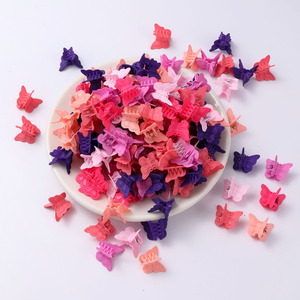 Mini pinza <span class=keywords><strong>de</strong></span> pelo <span class=keywords><strong>de</strong></span> mariposa <span class=keywords><strong>de</strong></span> dibujos animados para niñas, horquillas <span class=keywords><strong>de</strong></span> resina <span class=keywords><strong>de</strong></span> plástico esmerilado <span class=keywords><strong>de</strong></span> 1,8 cm, horquilla <span class=keywords><strong>de</strong></span> garra pequeña <span class=keywords><strong>de</strong></span> estilo dulce - Product Image 1