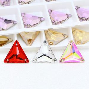 Strass in Vetro Triangolari Eco-Friendly con Fondo Piatto da Cucire per Costumi, Vendita all'Ingrosso - Product Image 2