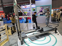 Matériel de Pilates Reformer en bois, 5 ressorts, pour enfants, machine de yoga et Pilates, meilleur Reformer Pilates en aluminium à prix réduit