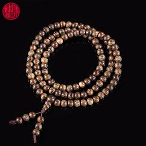 Bracelet en bois d'agar naturel de Malaisie, 108 perles de 6 mm, bois vieilli fissuré à fort pouvoir affleurant, bijou parfumé riche en huile - Product Image 2