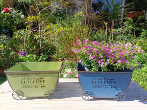 Macetero de Hierro Forjado Retro de Cuatro Ruedas con Envío Rápido para Decoración de Patio de Villa y Casa de Huéspedes, Macetero Sencillo - Product Image 6