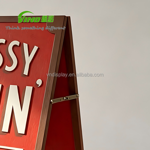 ขาตั้งป้ายแสดงสินค้าแบบตั้งพื้นยี่ห้อ VINO ทำจากไม้อัด พร้อมป้ายกระดานดำด้านหน้า บานพับโลหะ กรอบสีดำ/แดง - Product Image 4
