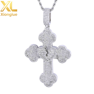 Nouveau Collier Pendentif Croix Cœur Plaqué Or Grande Taille Entièrement Pavé de Zircons Cubiques CZ Style Hip Hop pour Hommes et Garçons - Product Image 2