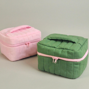 Borsa Cosmetica Personalizzata OEM in Velluto Trapuntato con Cerniera, Motivo a Fiocco, Manico Morbido, Durevole, Grande Capacità, Multiuso - Product Image 4