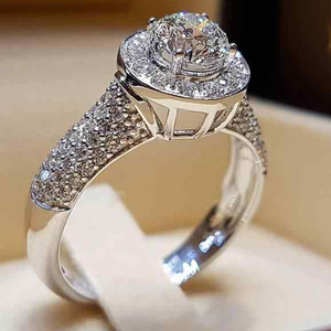 Anello con Cristallo Taglio Rotondo Grande per Donne, Elegante Accessorio Moda per Uso Quotidiano e Feste - Product Image 2