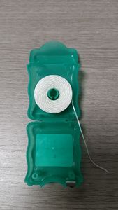 Yüksek kaliteli plastik ücretsiz diş bant 25/50M diş ipi için üçlü Mini seyahat mumlu nane lezzet naylon ipi - Product Image 2