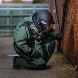 Combinaison tactique industrielle durable Vêtement thermique intégral Tissu ignifuge Équipement utilitaire pour travaux sur le terrain dangereux - Product Image 4