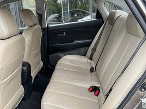 Yuedong Sedán Usado de Alta Calidad, 1.6L Automático, Edición Confort, Emisión Euro III, Volante a la Izquierda, 5 Asientos - Product Image 4