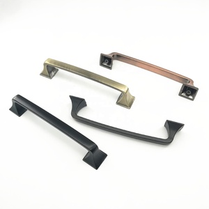 Handle and <strong>Knob</strong> Foshan Hardware CX012 Home Furniture Kitchen Cabinet Modern <strong>Style</strong> Golden Wardrobe Door Handle - Product Image 2